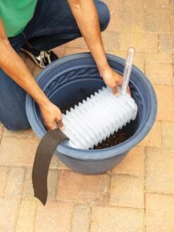 Adjustable Self-Watering Insert For Pots And Planters -Bloomgear Garden Shop 8610250 0006 tif
